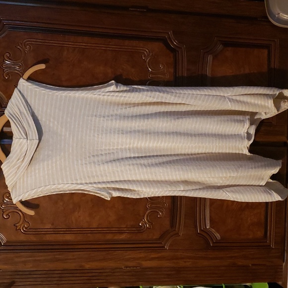 Large Design Lab Lord &Taylor cowl neck sleeveless top - Picture 2 of 3